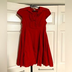 Beautiful mini dress. Brown belt available with dress. I like without belt.